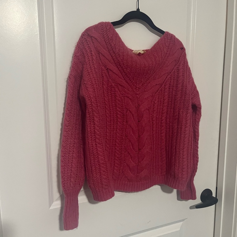 Bright pink sezane sweater 

In great condition, no flaws.